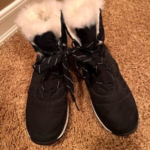 Sorel fleece lined Black Boots with White Fur Trim